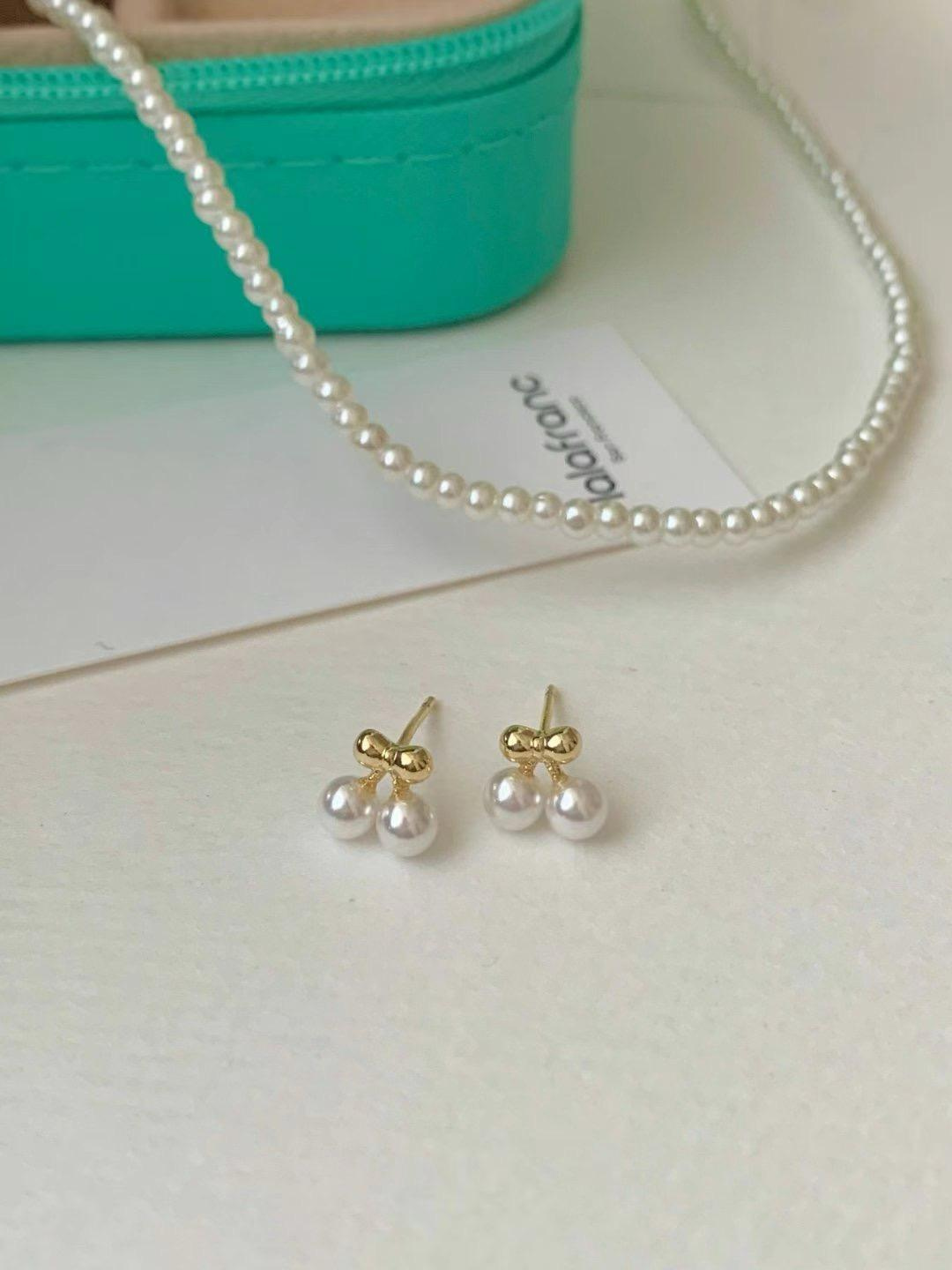 Two-Pearls Earrings