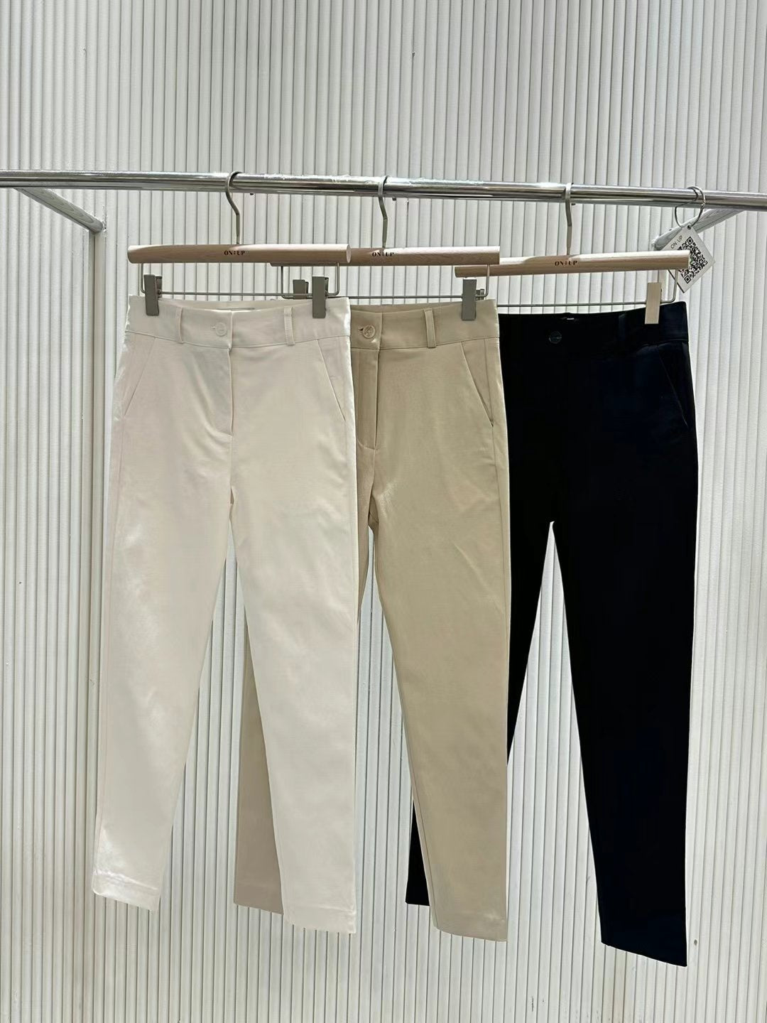 Slim Fit Capri Pants