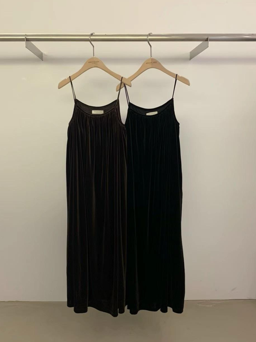 Spaghetti Straps Velvet Sleeveless Dress *2 Colors