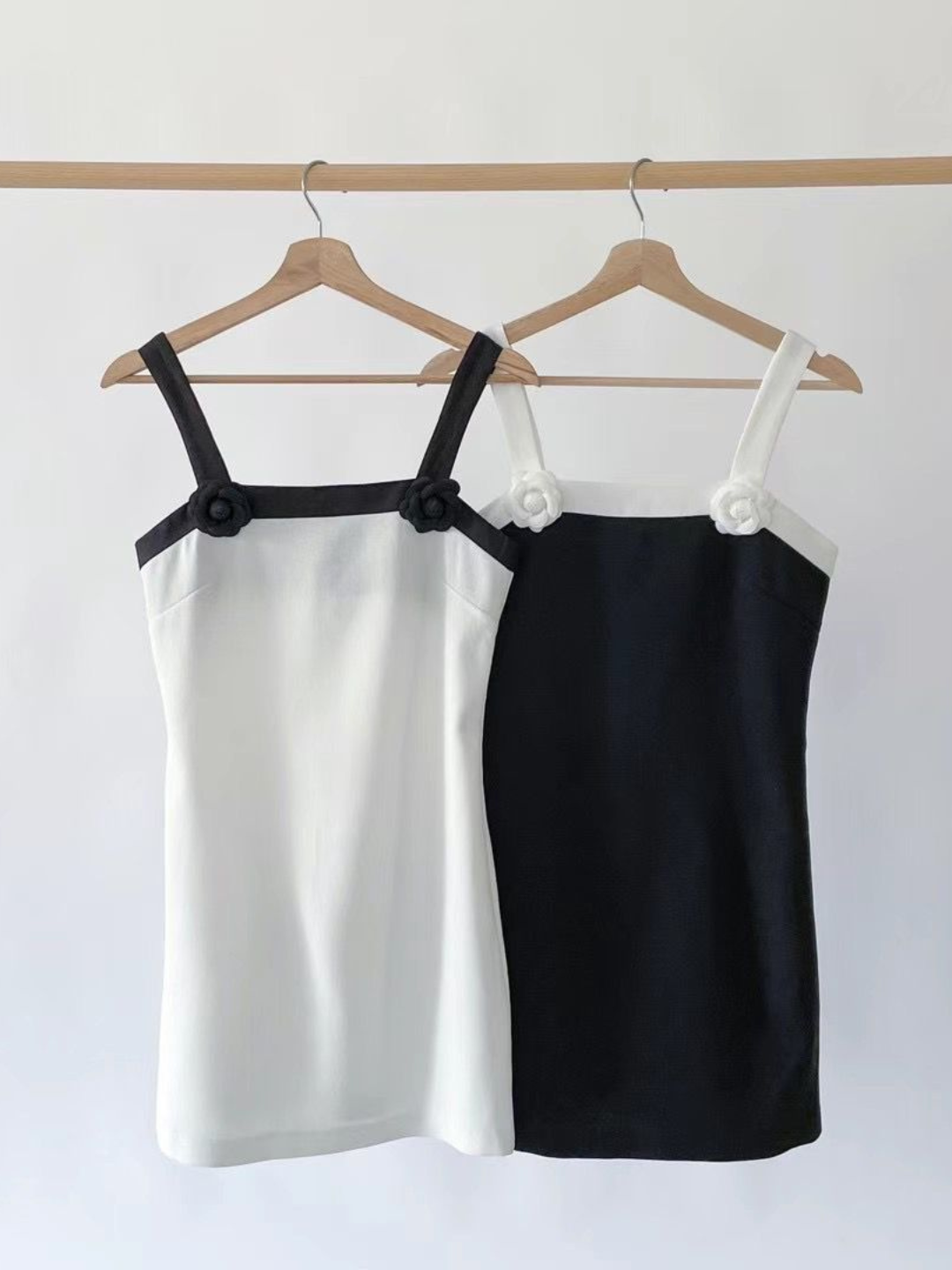 Contrast Trim Sleeveless Mini Dress *2 Colors