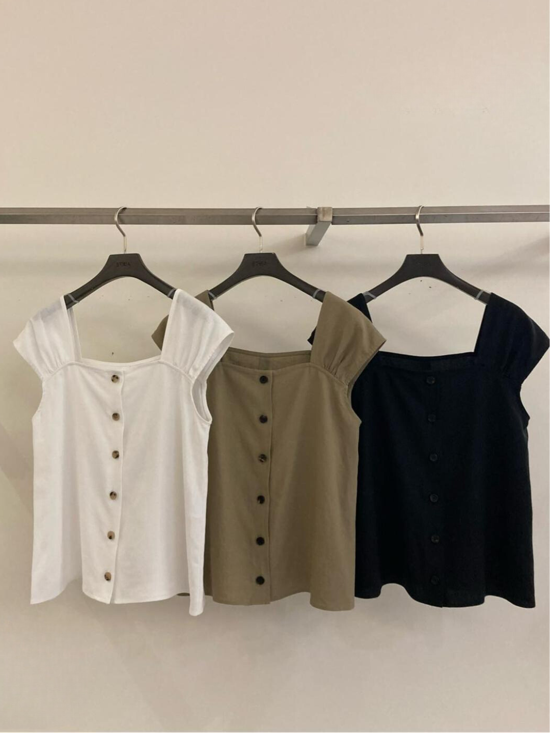 Button Down Sleeveless Blouse *3 Colors