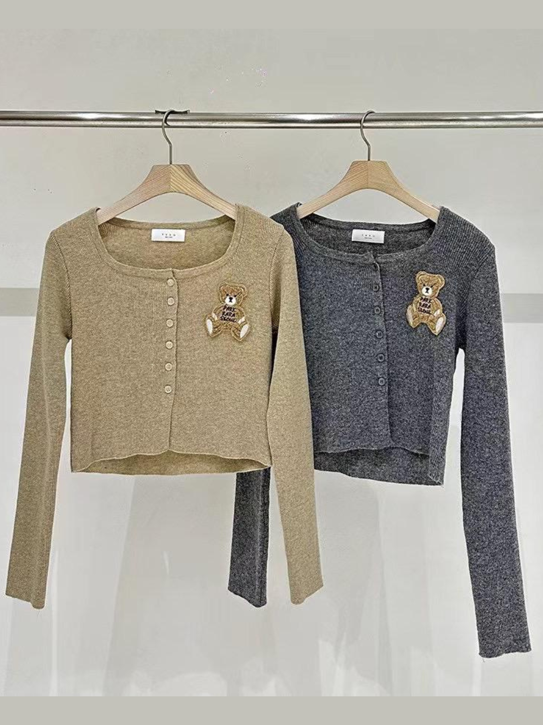 Teddy Embroidery Long Sleeved Knitted Crop Top *2 Colors