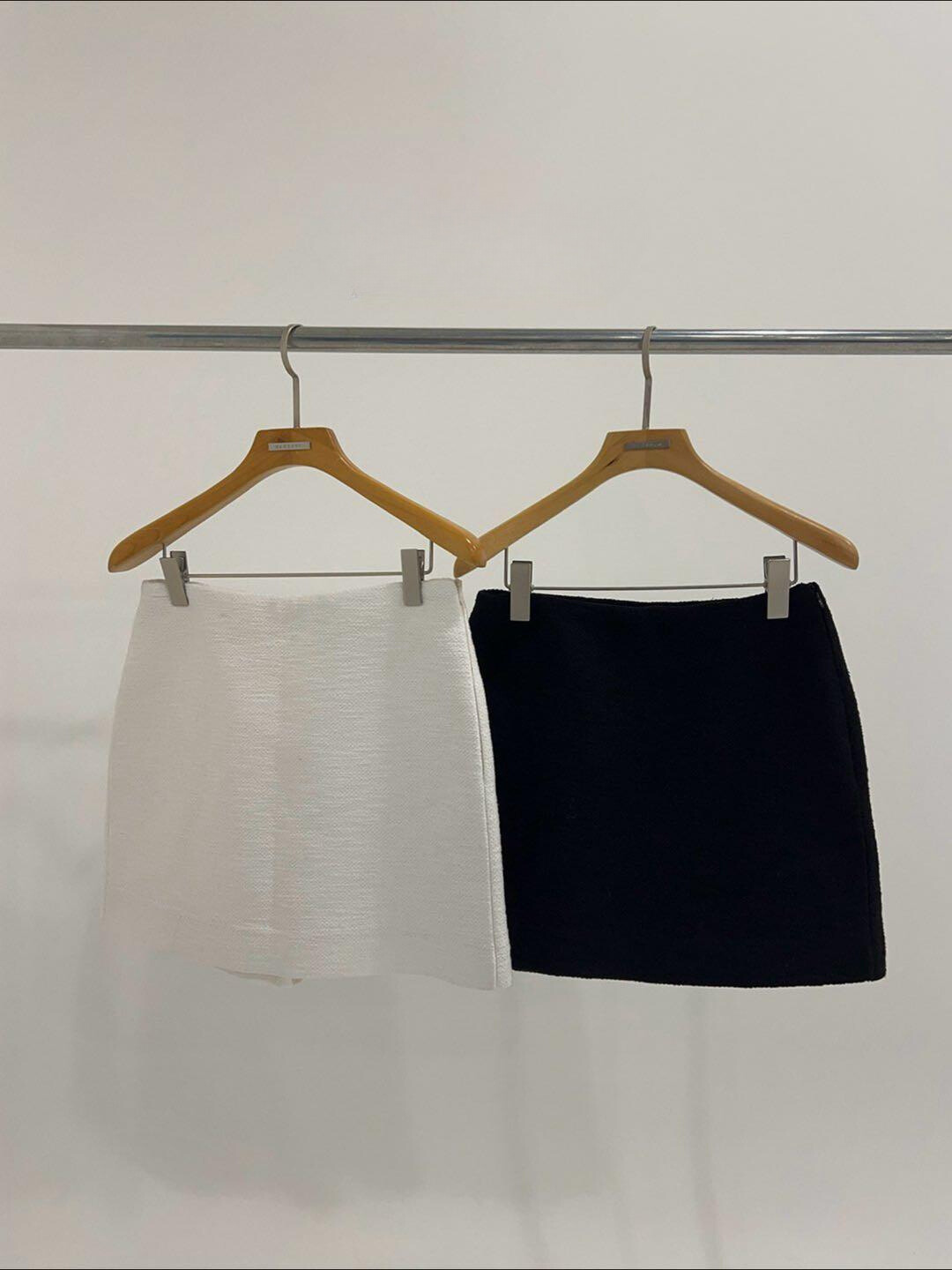 High-waisted Textured Skirt *2 Colors