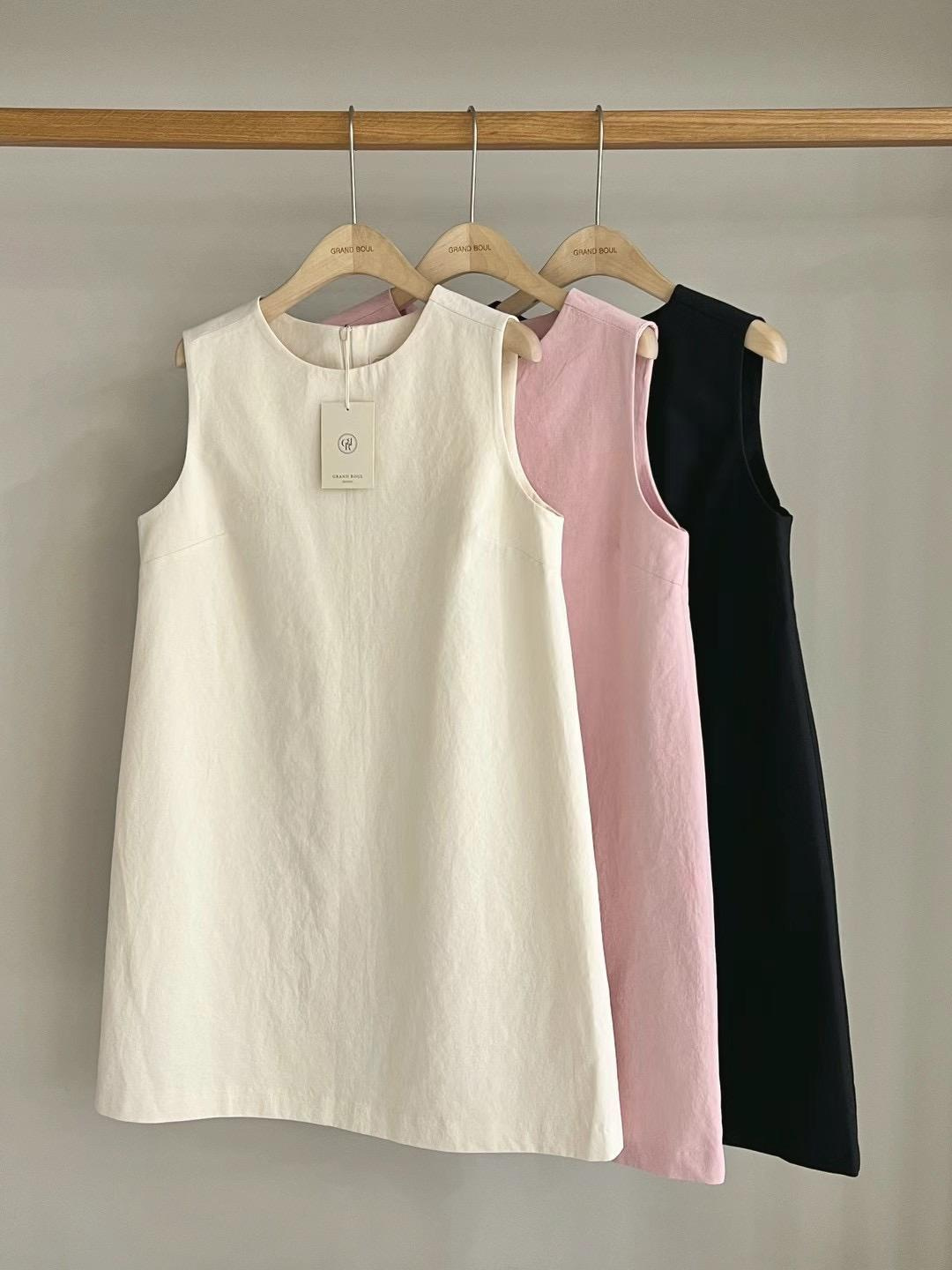 Round Neck Sleeveless Top *3 Colors