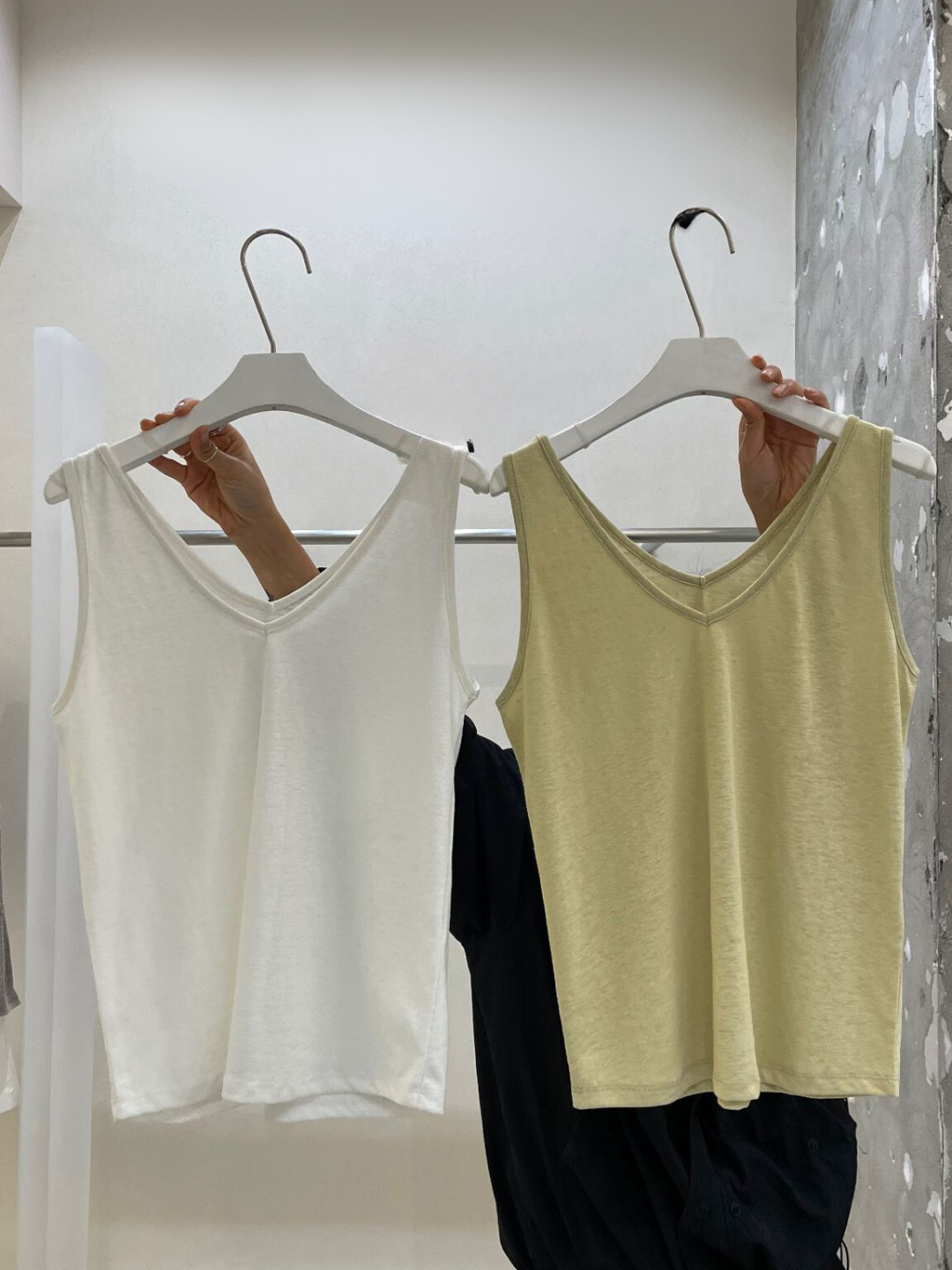 V-neck Knitted Loose Tank Top *6 Colors