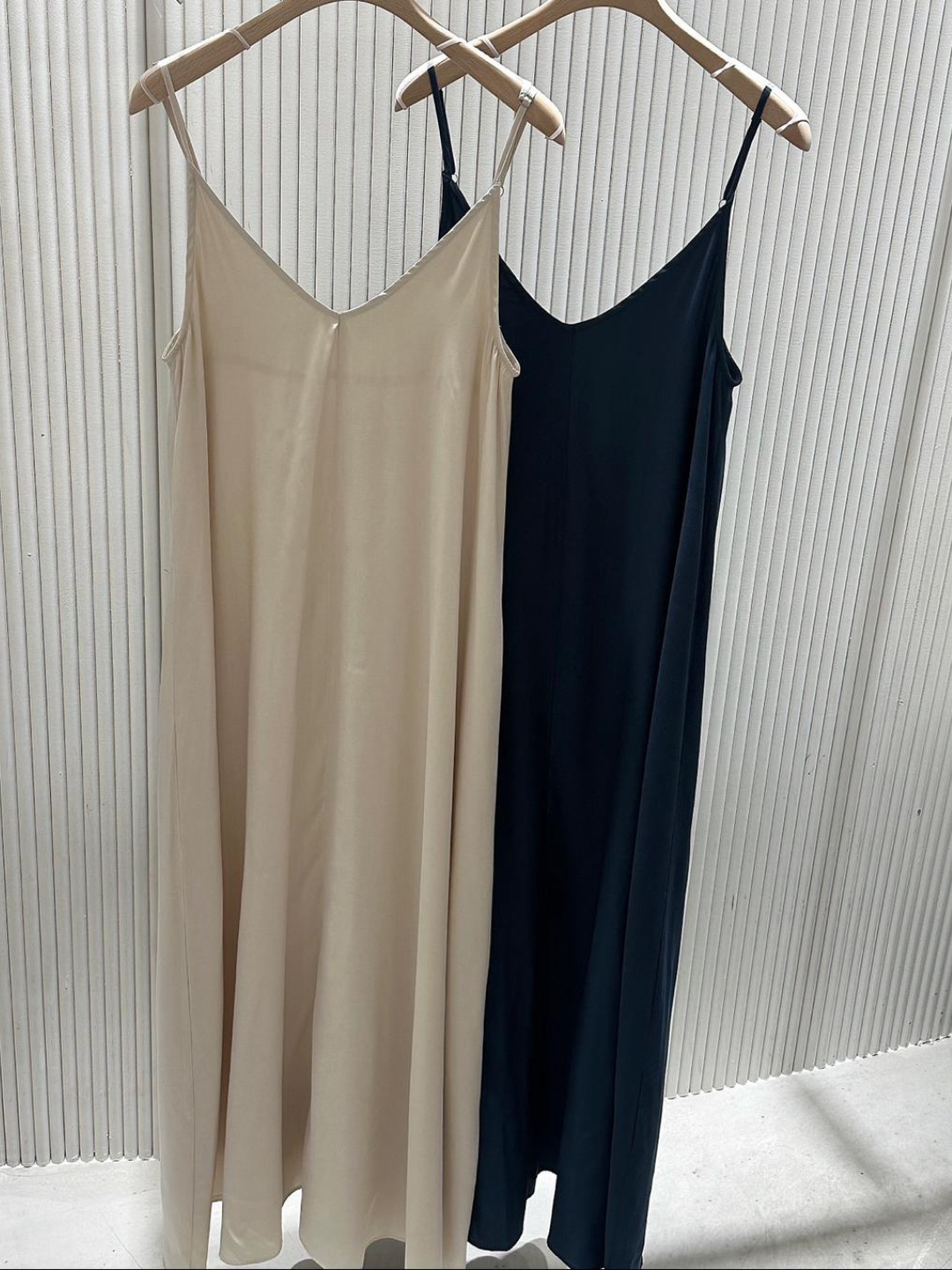 V-neck Sleeveless Casual Dress *2 Colors