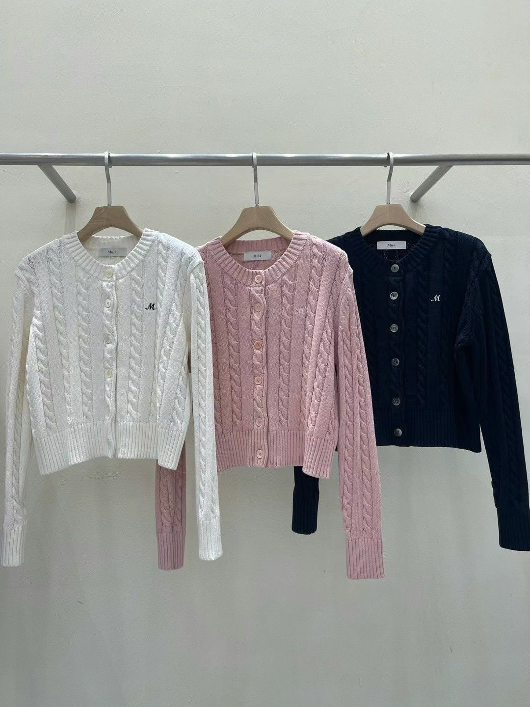 Crew Neck Cable-knit Cardigan *3 Colors