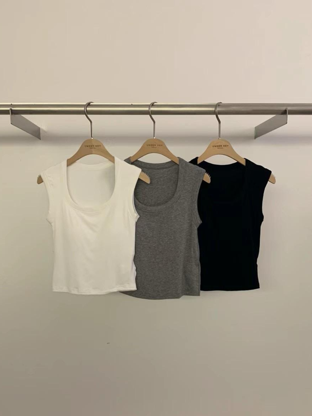 Scoop Neck Padded Tank-Top *3 Colors