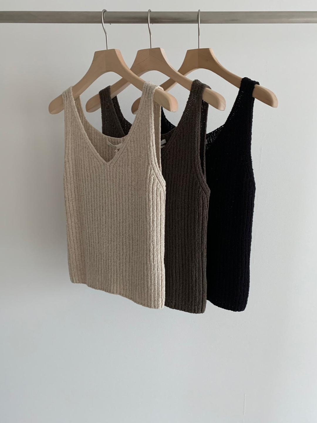 V-nek Ribbed Knitted Tank Top *3 Colors