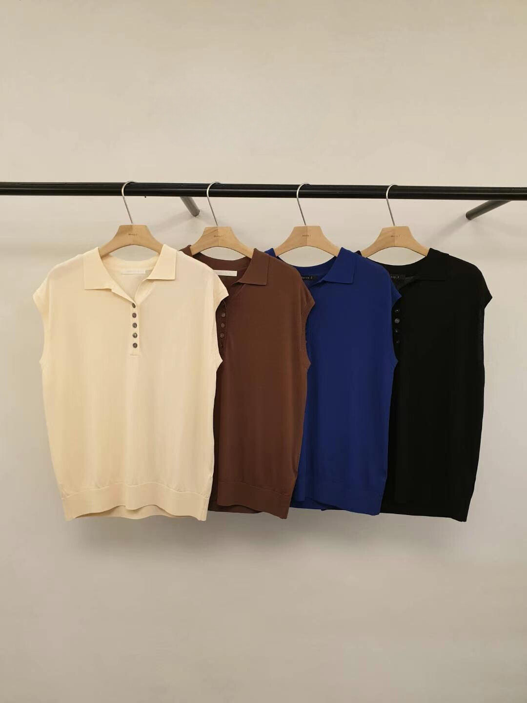 Sleeveless Collared Knit Top *4 Colors