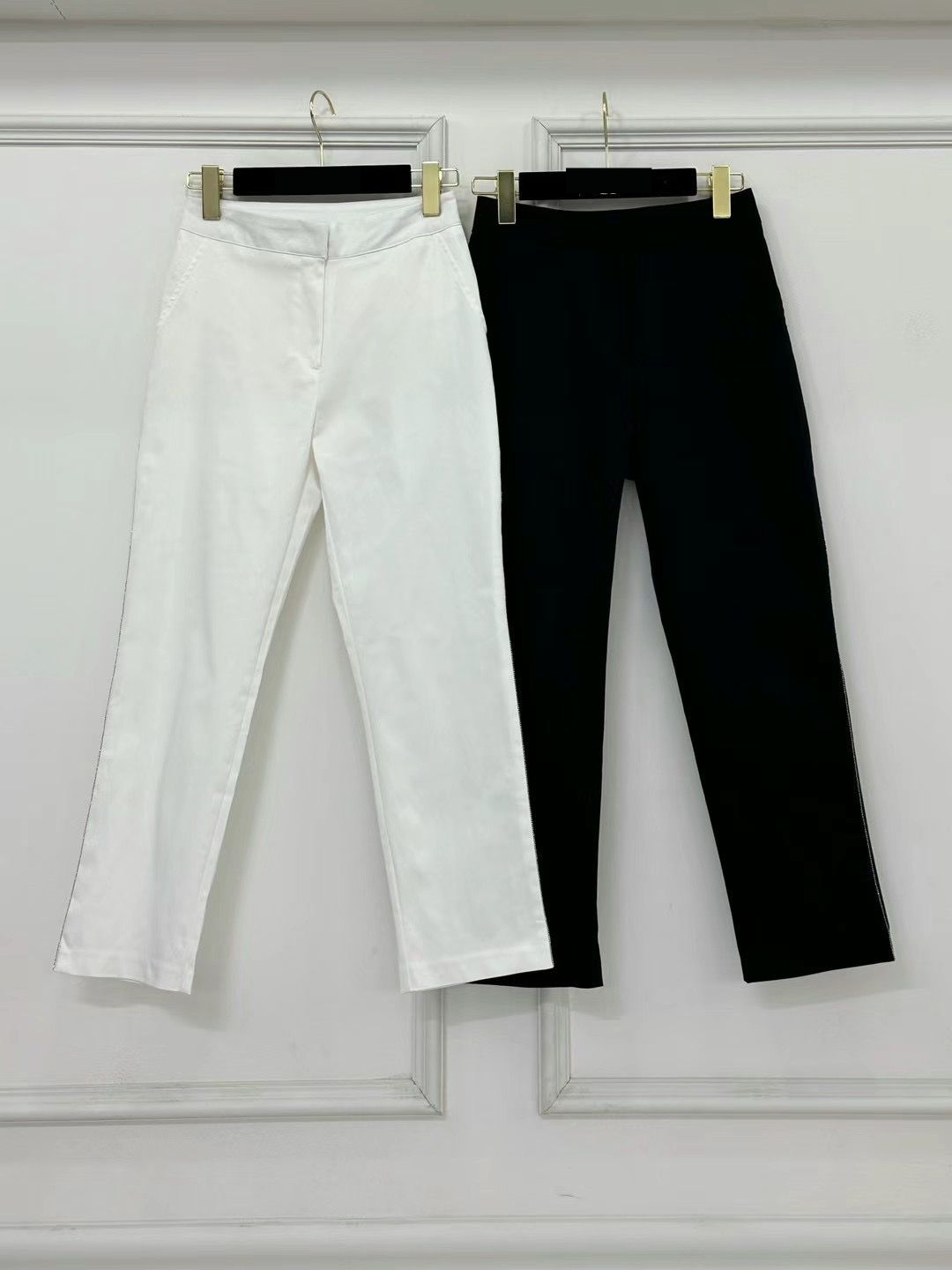 High-waisted Slim Capri Pants *2 Colors