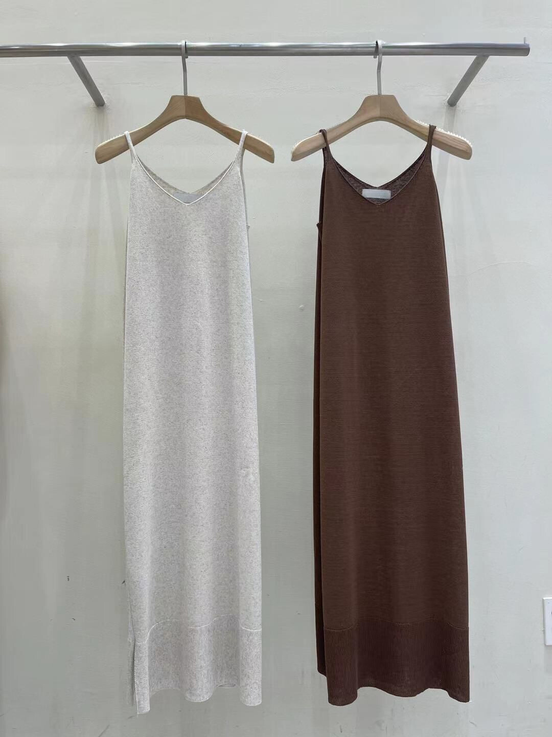 Sleeveless V-neck Knitted Maxi Dress *2 Colors