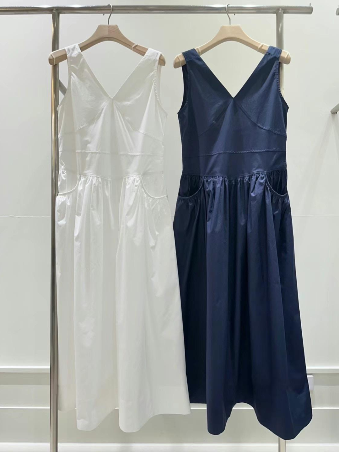 Sleeveless V-neck Maxi Dress *2 Colors