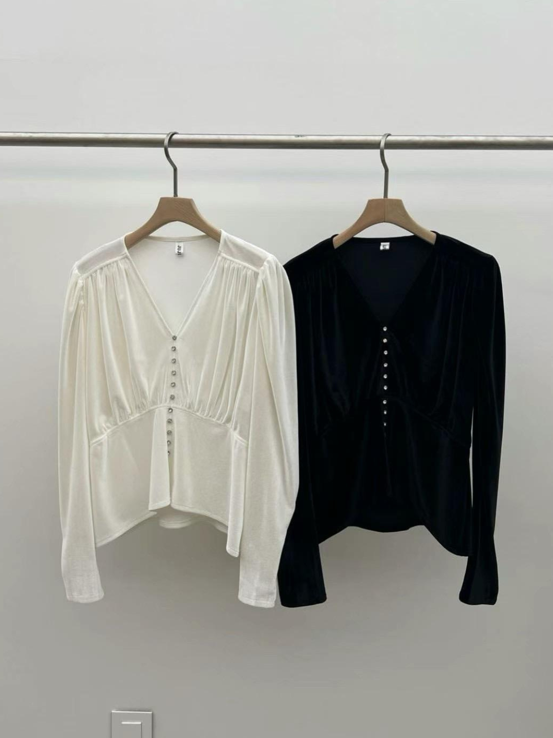 V-neck Pleated Velvet Blouse *2 Colors