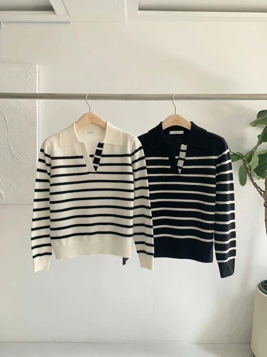 V-neck Striped Collared Knit Pullover *2 Colors