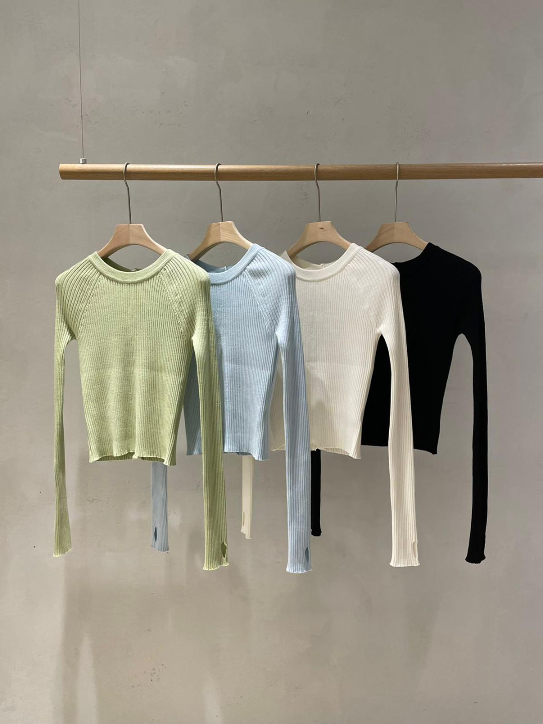 Ribbed-Knit Long Sleeved Crop Top *4 Colors