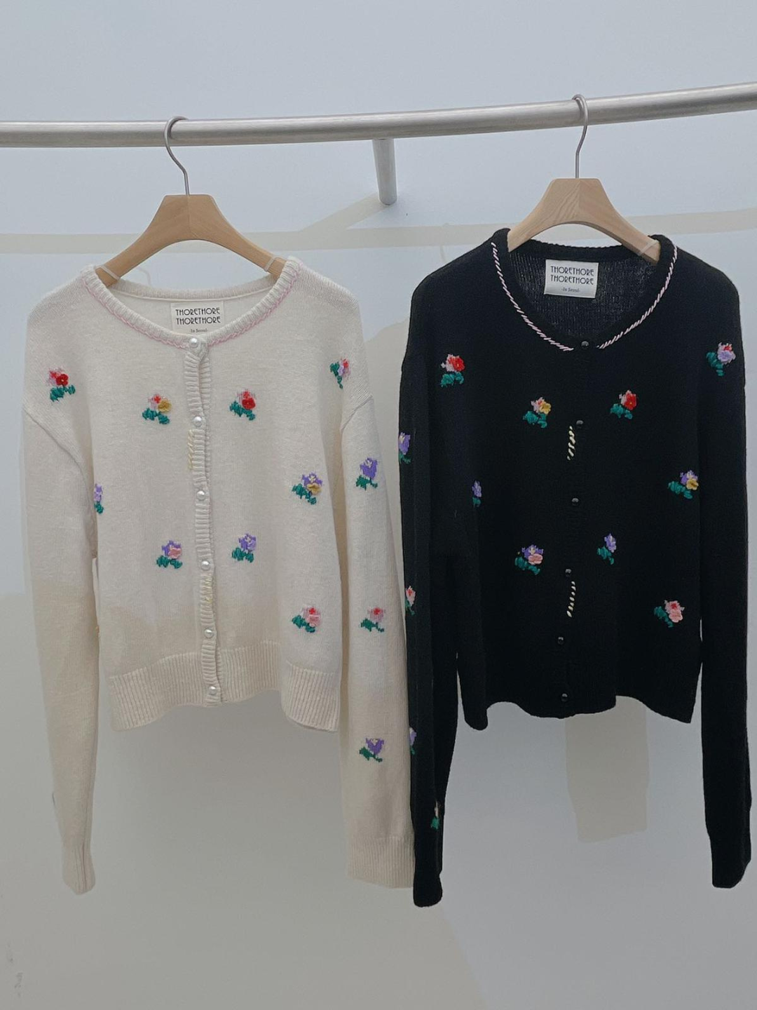 Flower Embroidered Knitted Cardigan *2 Colors