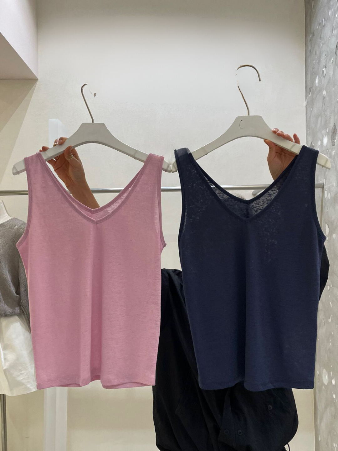 V-neck Knitted Loose Tank Top *6 Colors