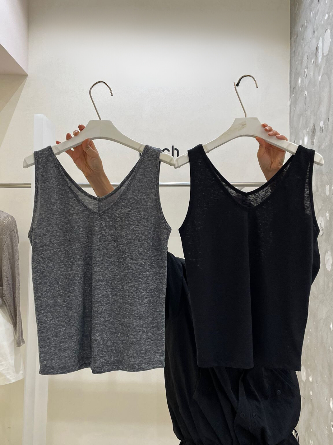 V-neck Knitted Loose Tank Top *6 Colors