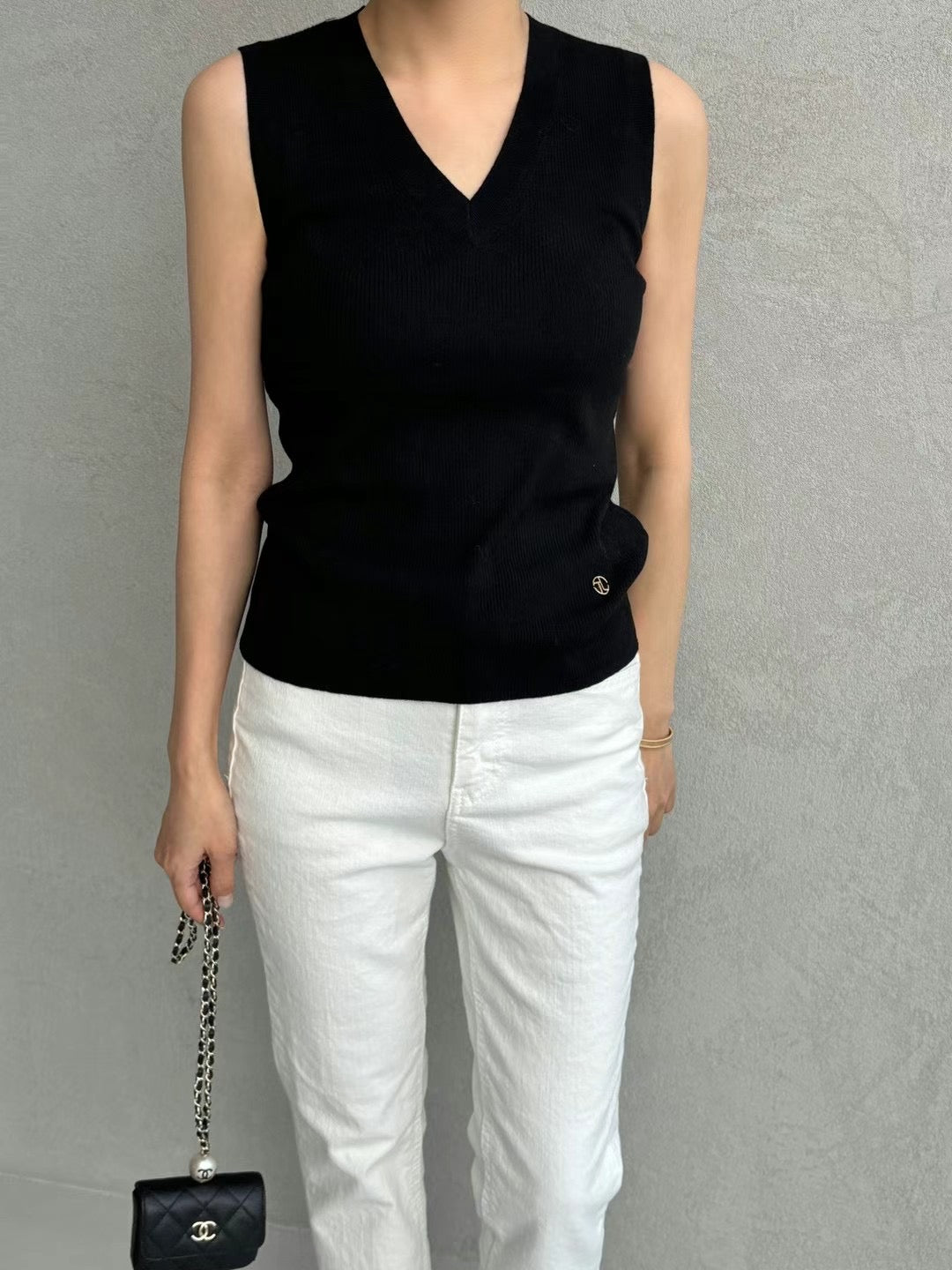 Premium wool Sleeveless knit top