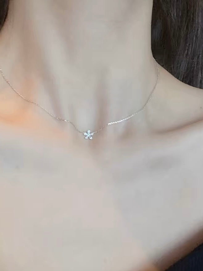 Mini Flower Necklace