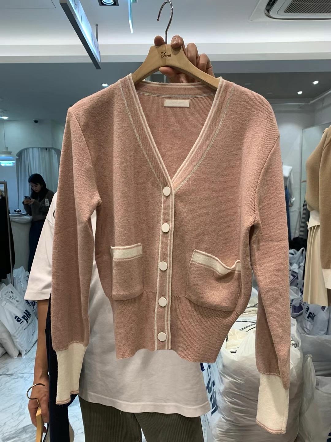 V-Neck Contrast Knitted Cardigan *3 Colors