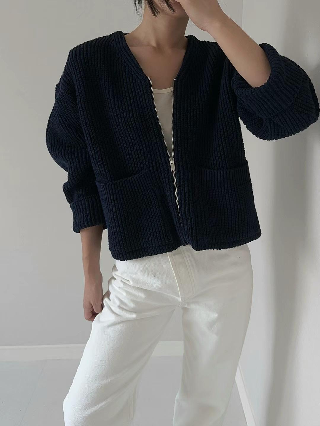 V-Neck Full-Zip Cable Knit Sweater *2 Colors