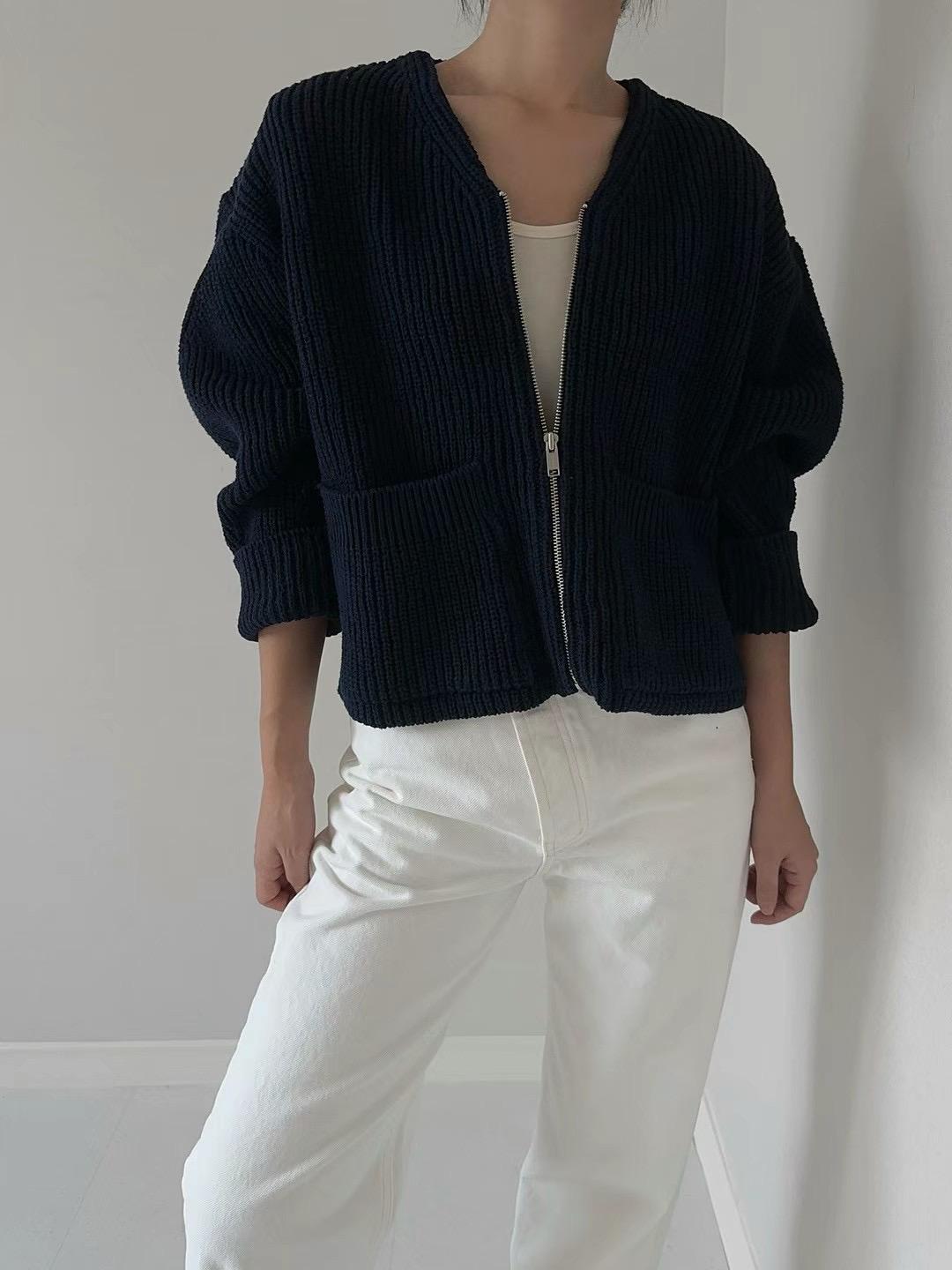 V-Neck Full-Zip Cable Knit Sweater *2 Colors