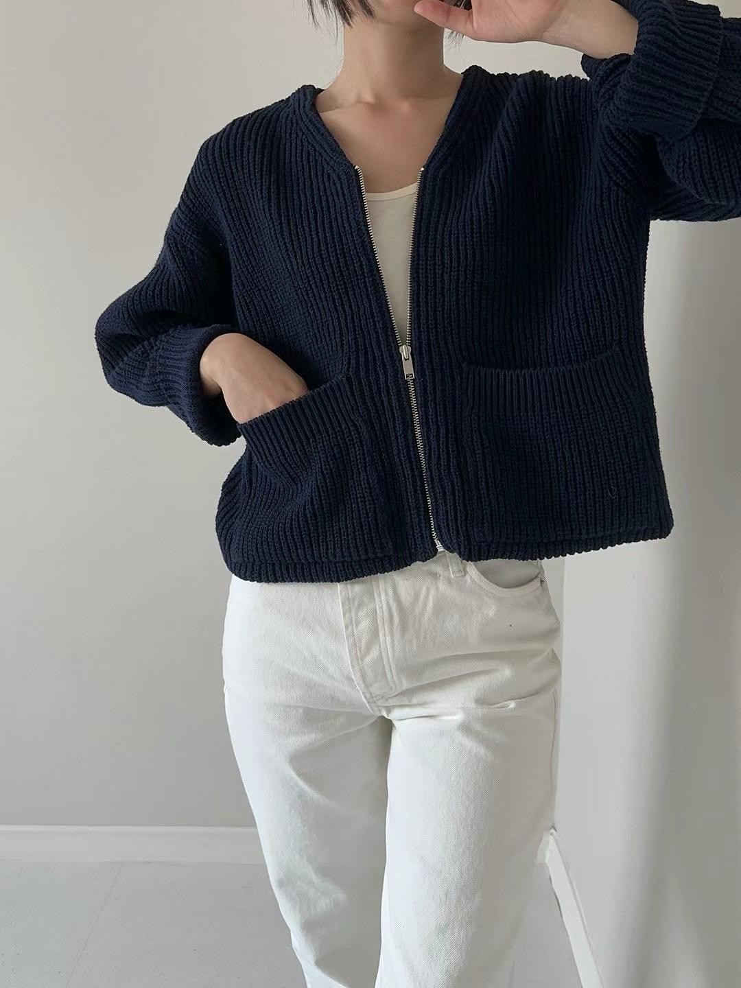 V-Neck Full-Zip Cable Knit Sweater *2 Colors