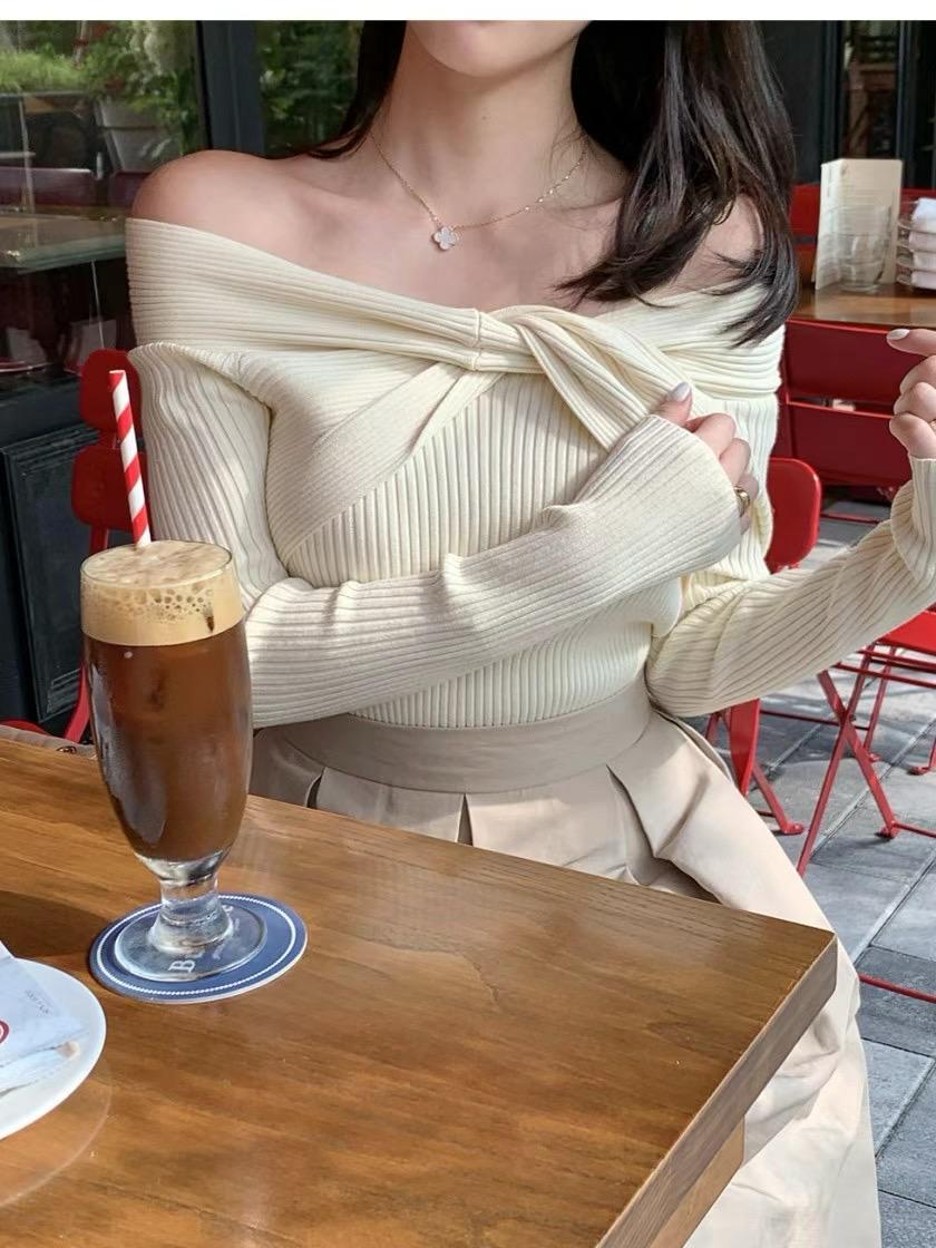 Off-Shoulder Front Knot Knitted Long Sleeve Top *2 Colors