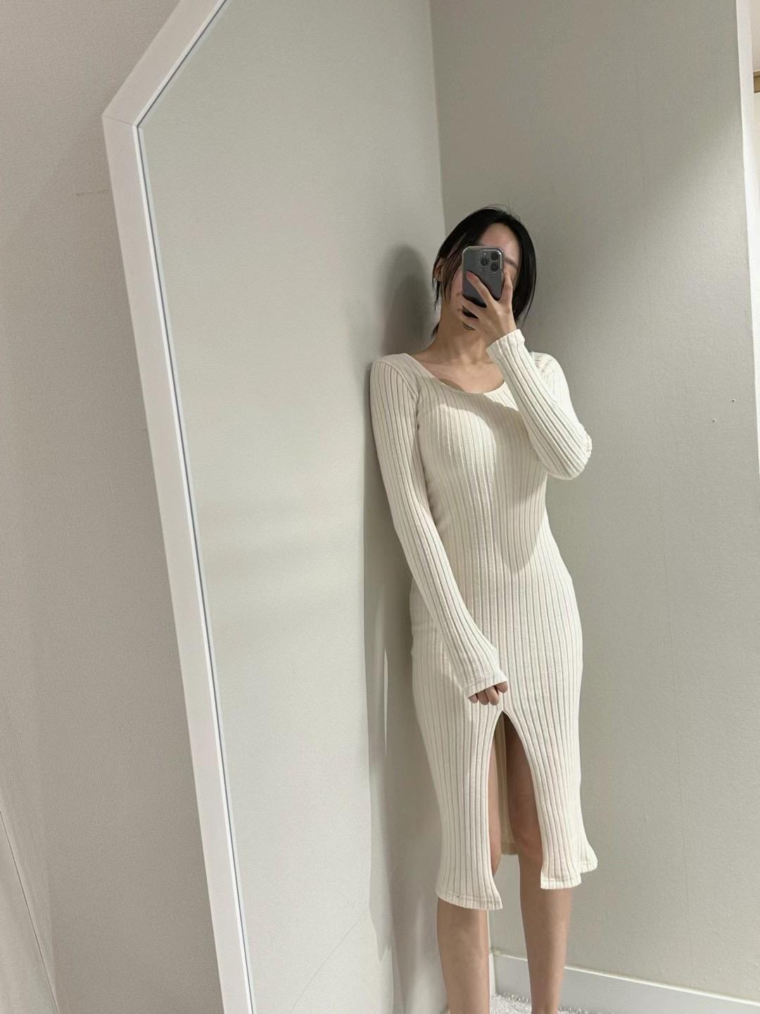 Scoopneck Long Sleeved Slit Knit Dress *2 Colors