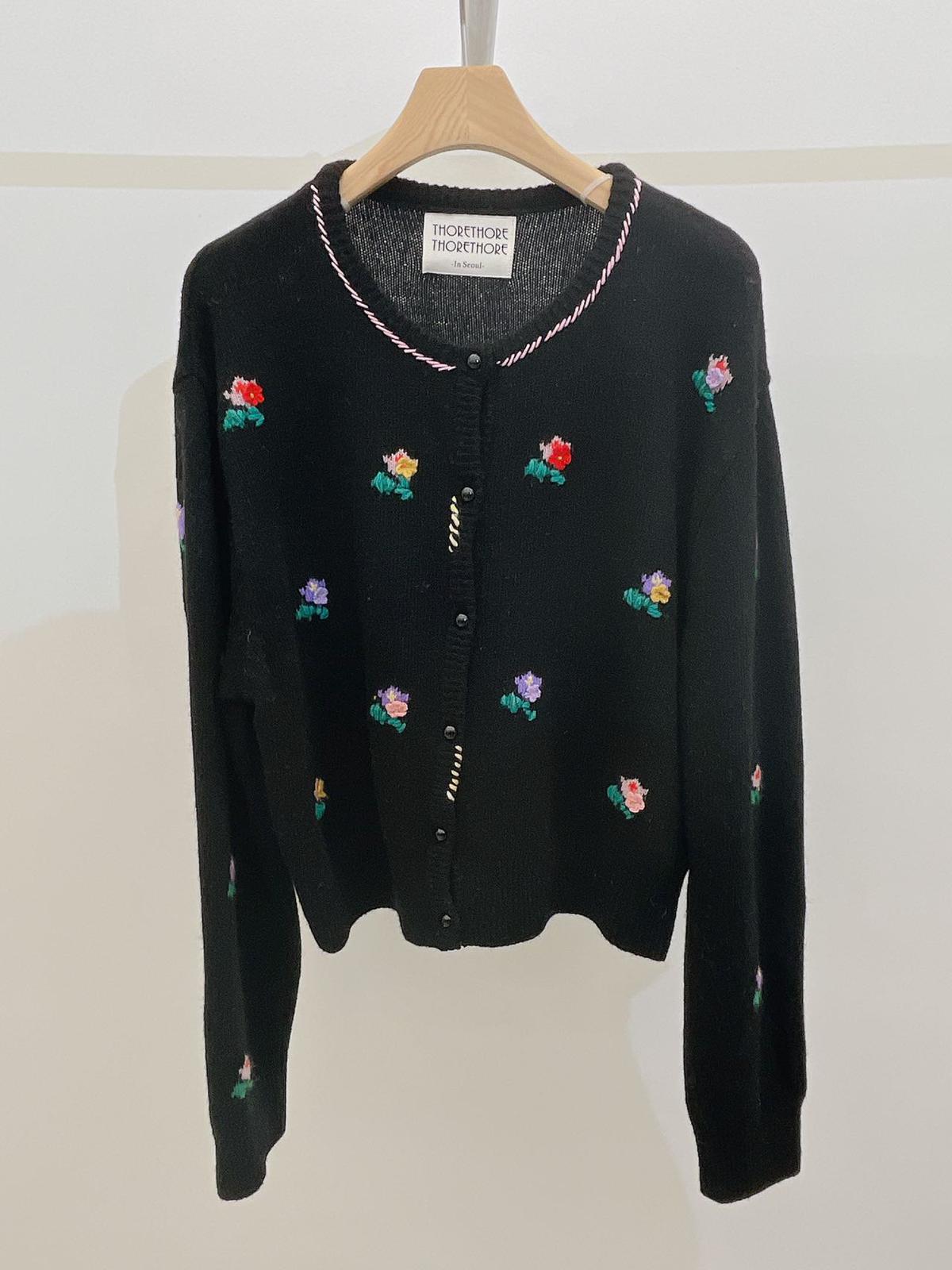 Flower Embroidered Knitted Cardigan *2 Colors