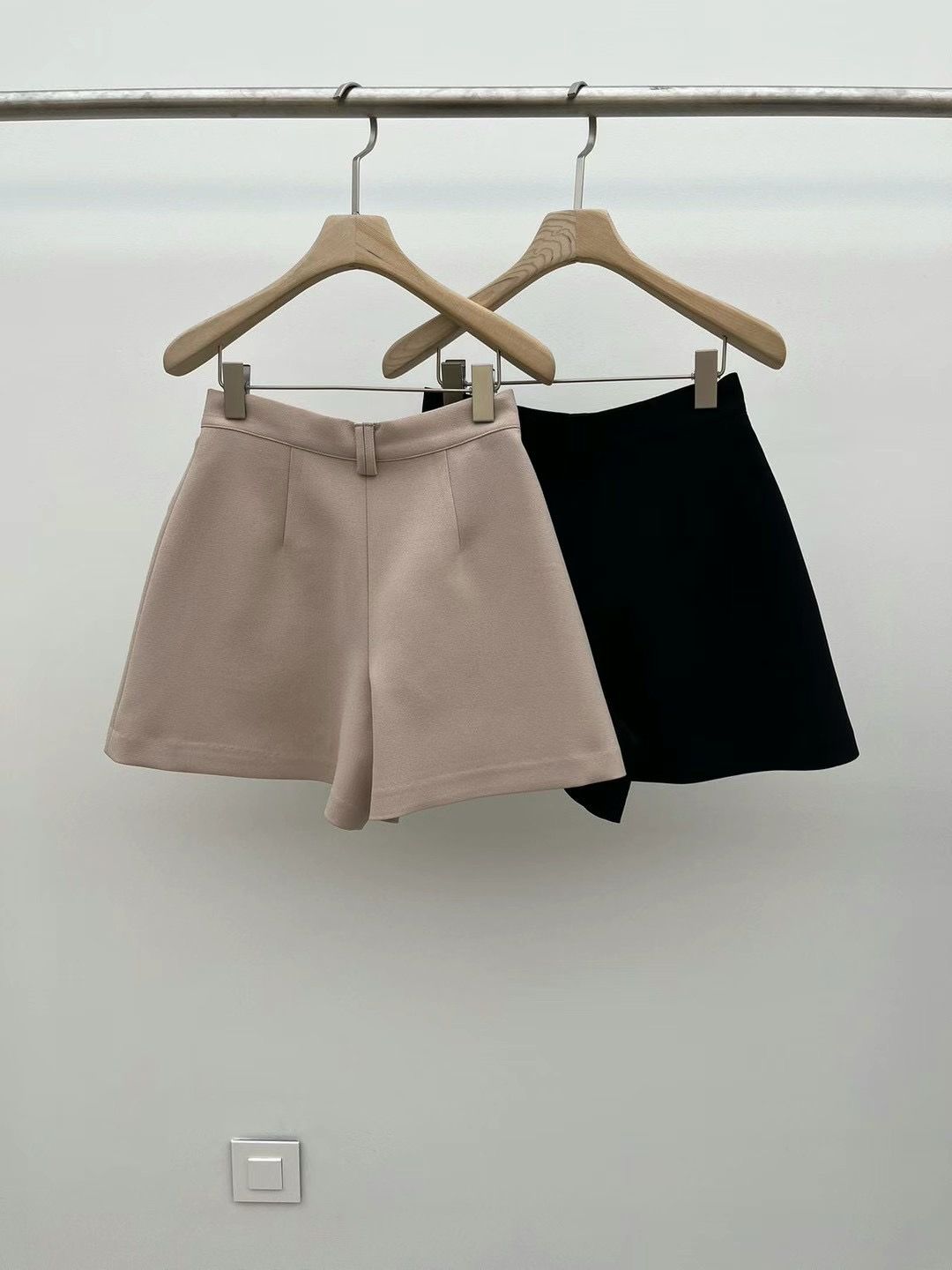 Patch Pockets High-Waist Shorts *2 Colors