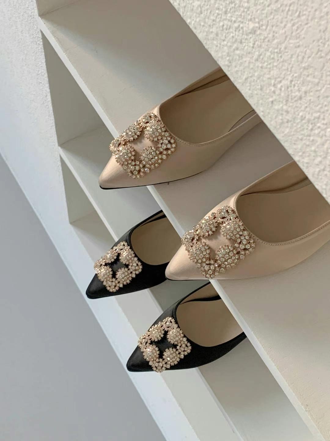 Pointed-toe Rhinestones Embellished Flats *2 Colors