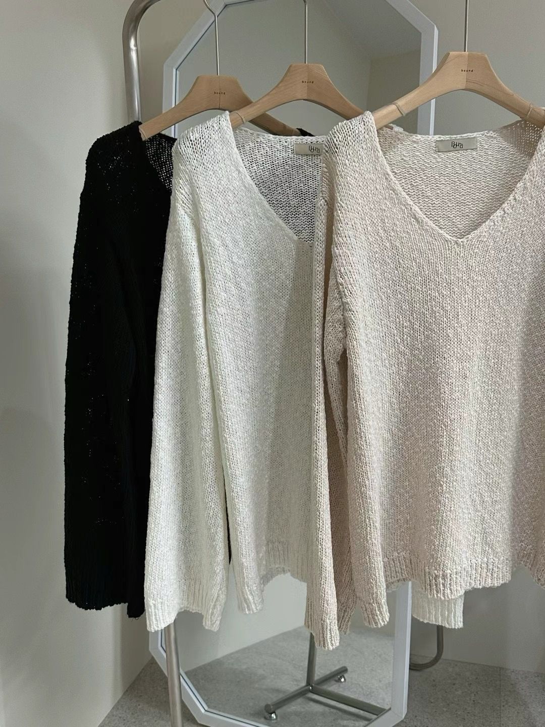 V-Neck Knitted Long Sleeved Sweater *3 Colors