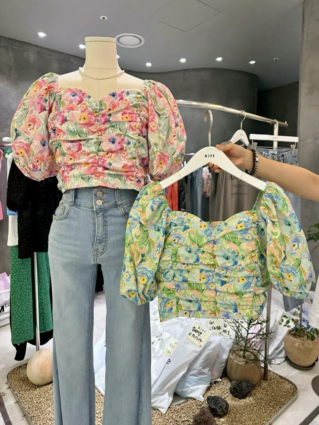 Floral Ruched Crop Top *2 Colors