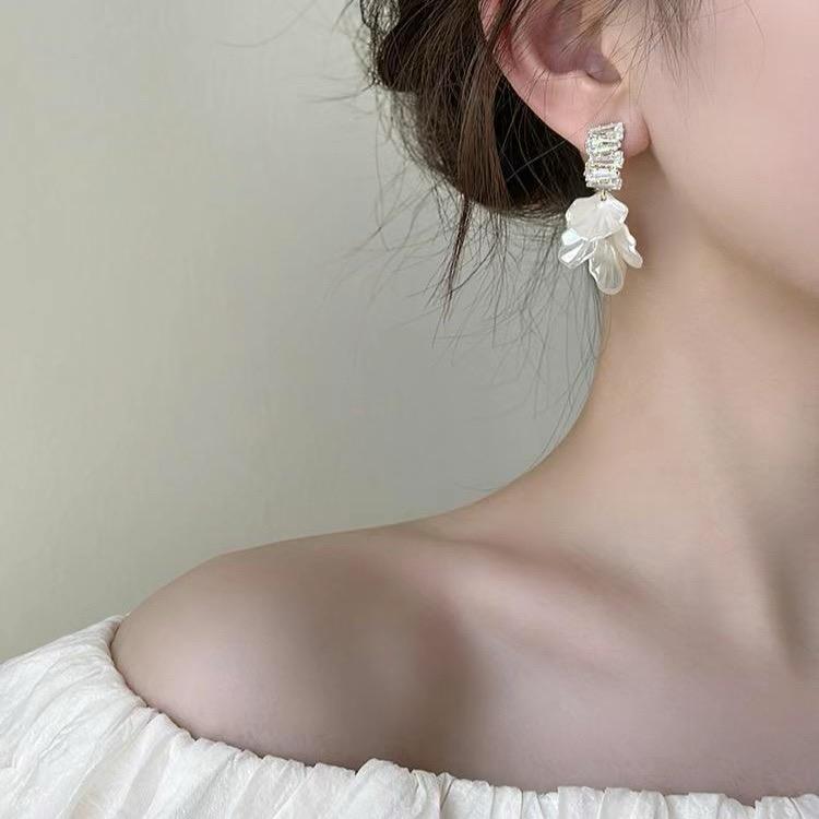 Shell Drop Earrings