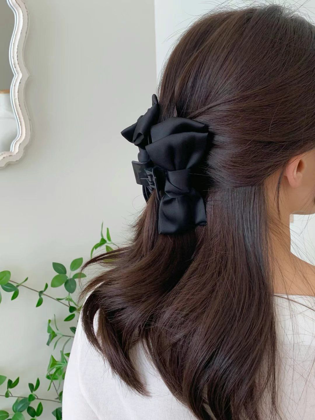 Bow-tie Hair Clip