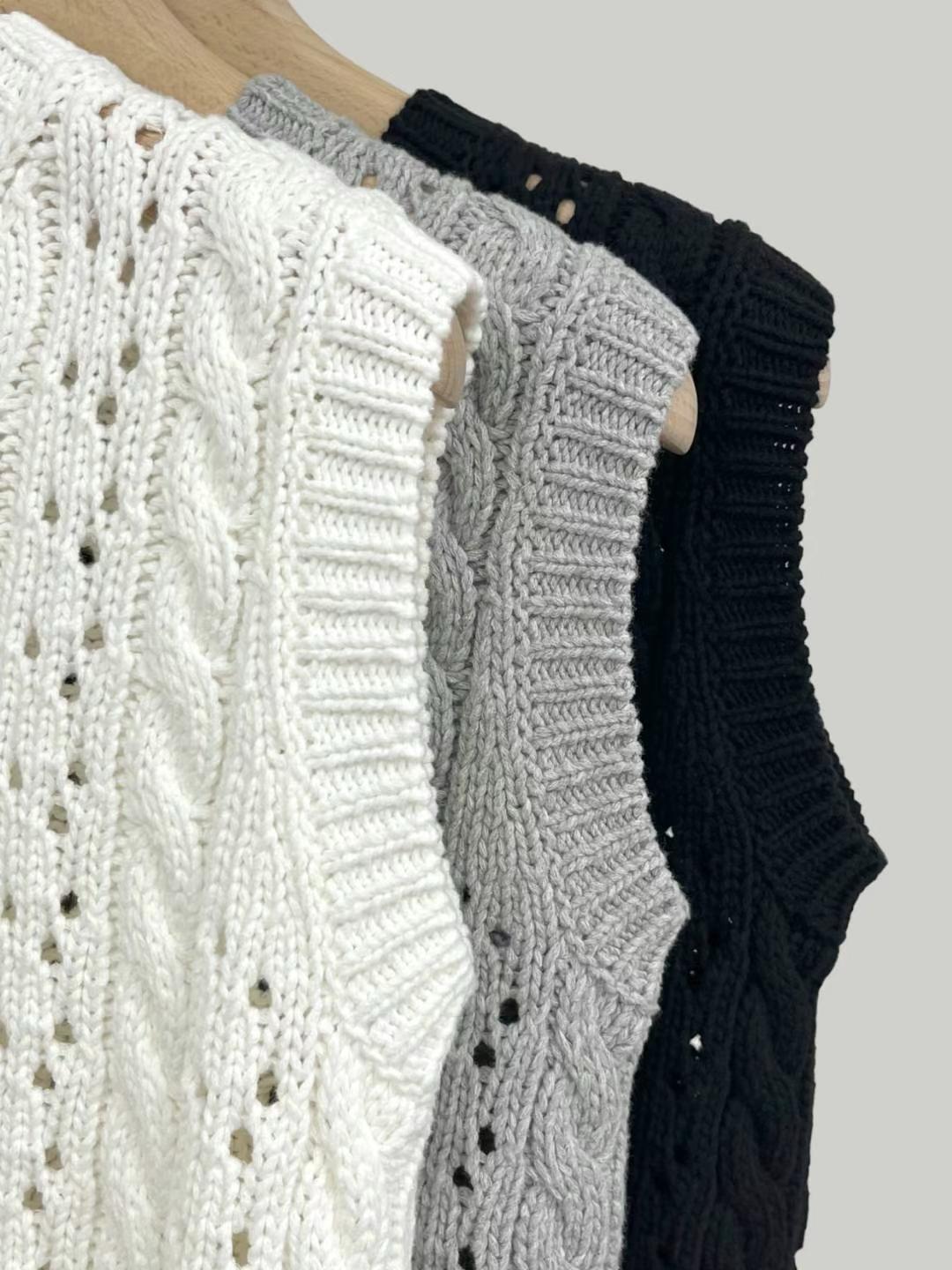 Cable-knit Crochet Vest *3 Colors