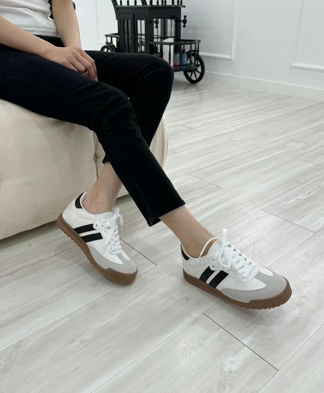 Lace-up Low Top Sneakers *2 Colors