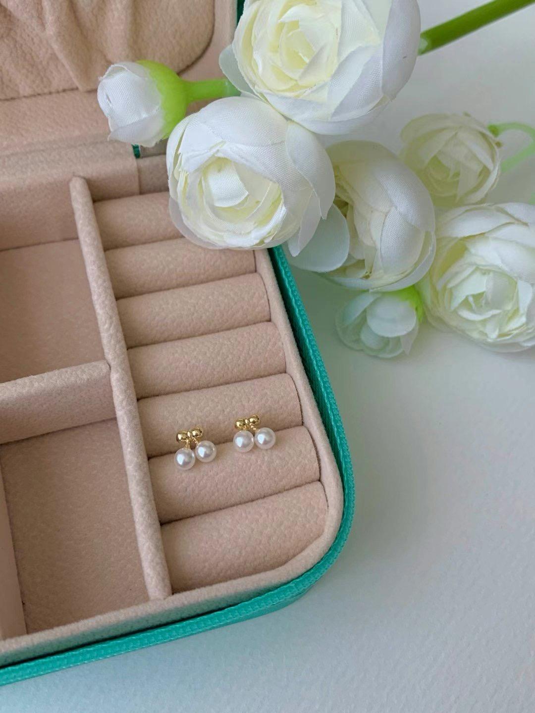 Two-Pearls Earrings