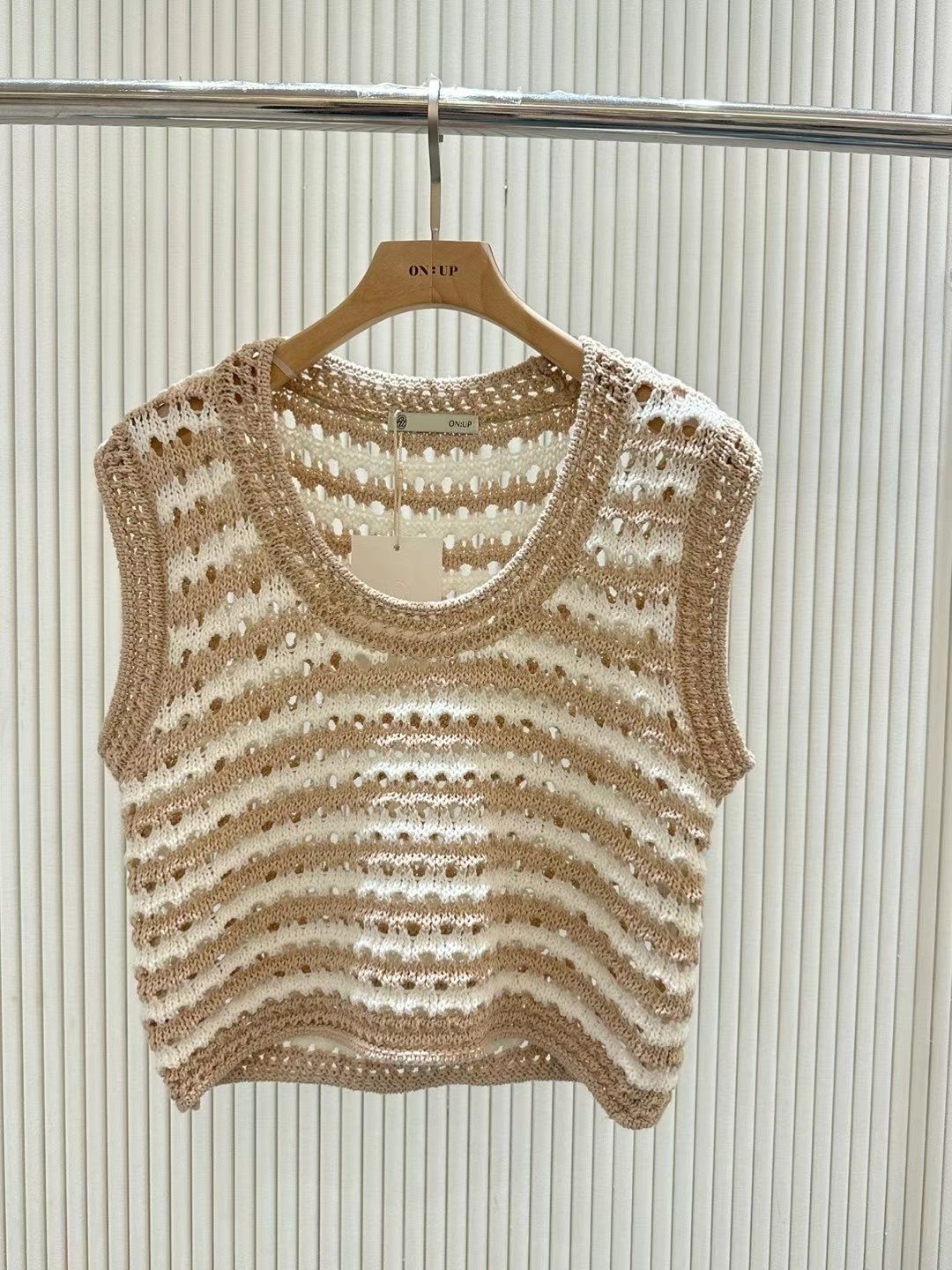 Striped Cut Out Sleeveless Knitted Top *2 Colors