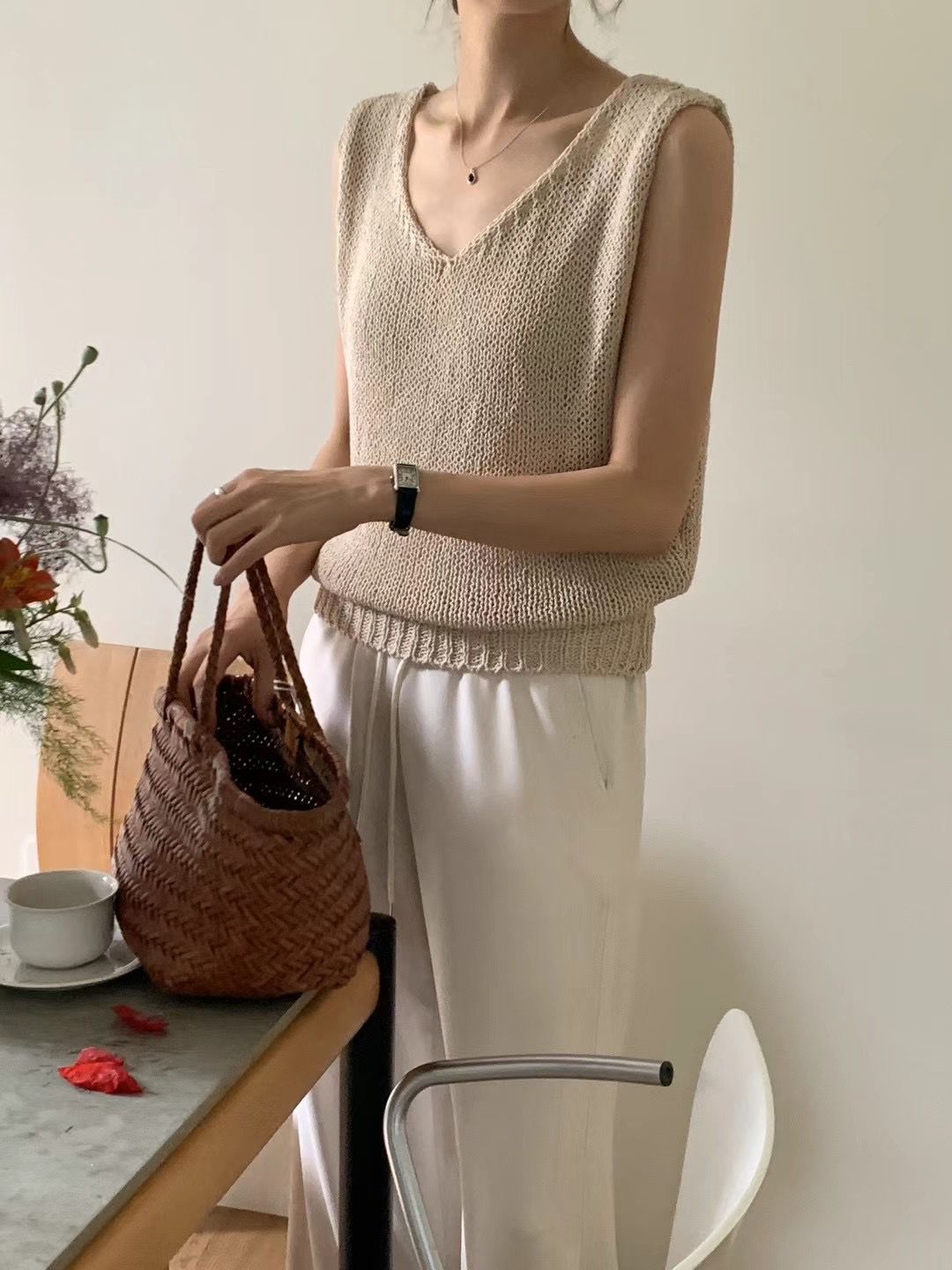 V-neck Crochet Sleeveless Top *3 Colors