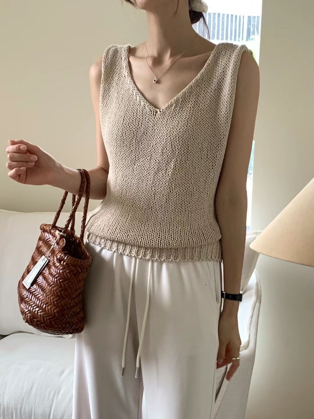 V-neck Crochet Sleeveless Top *3 Colors