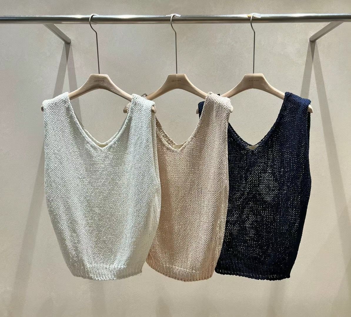 V-neck Crochet Sleeveless Top *3 Colors