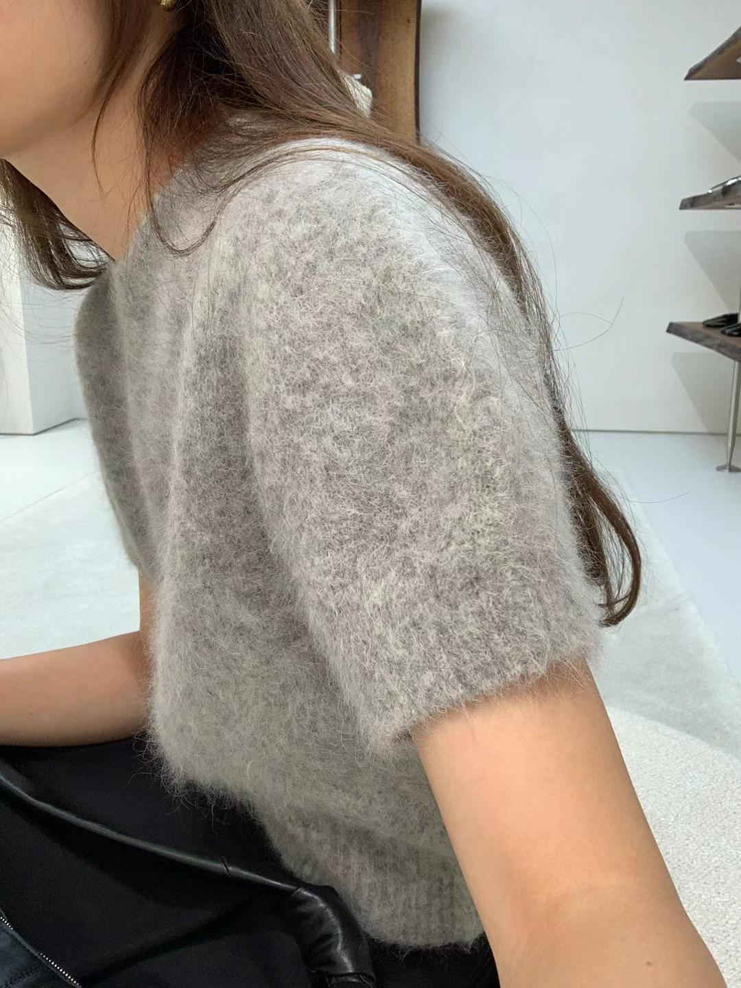 Short Sleeved Fuzzy Sweater *2 Colors