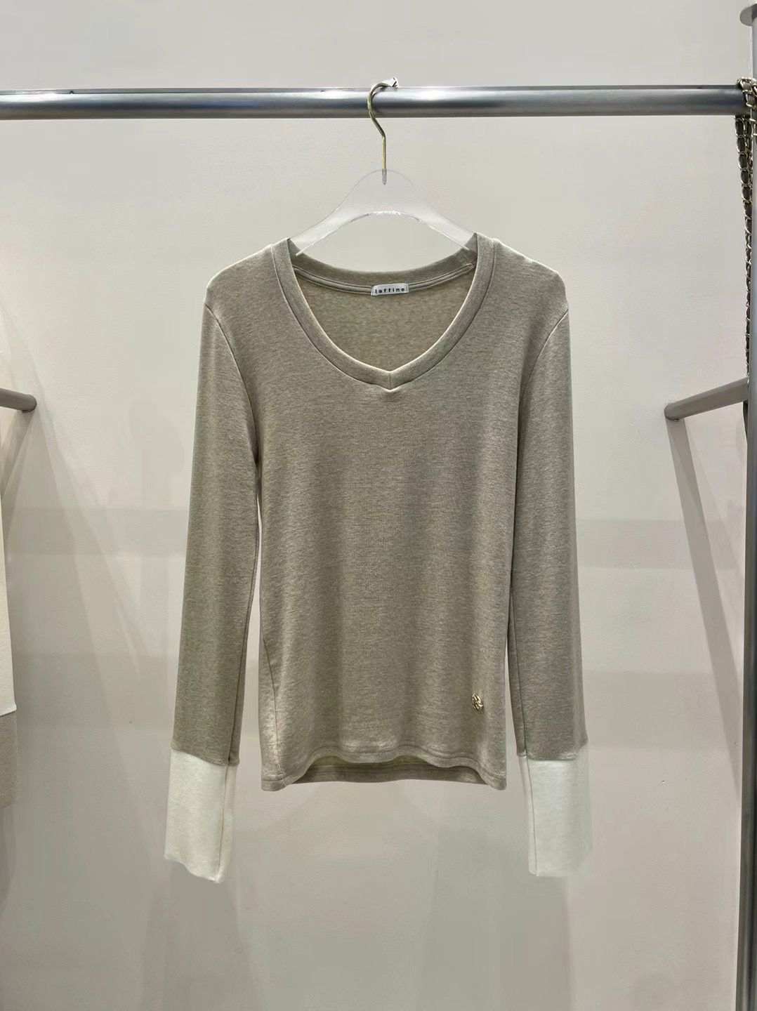 V-neck Two tone Long Sleeved Knit Top *3 Colors