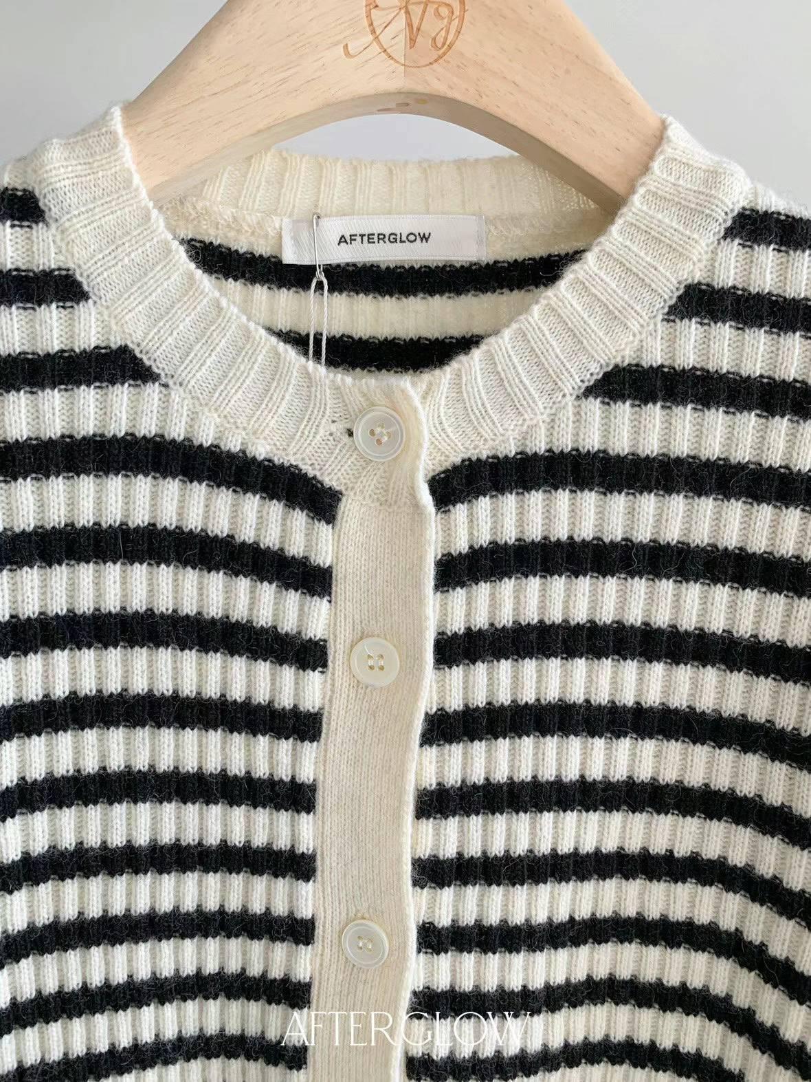 Long-sleeved Striped Knitted Cardigan *2 Colors