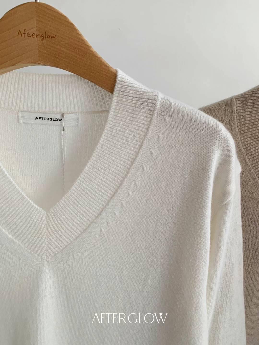 V-neck Knitted Neutral Sweater *3 Colors