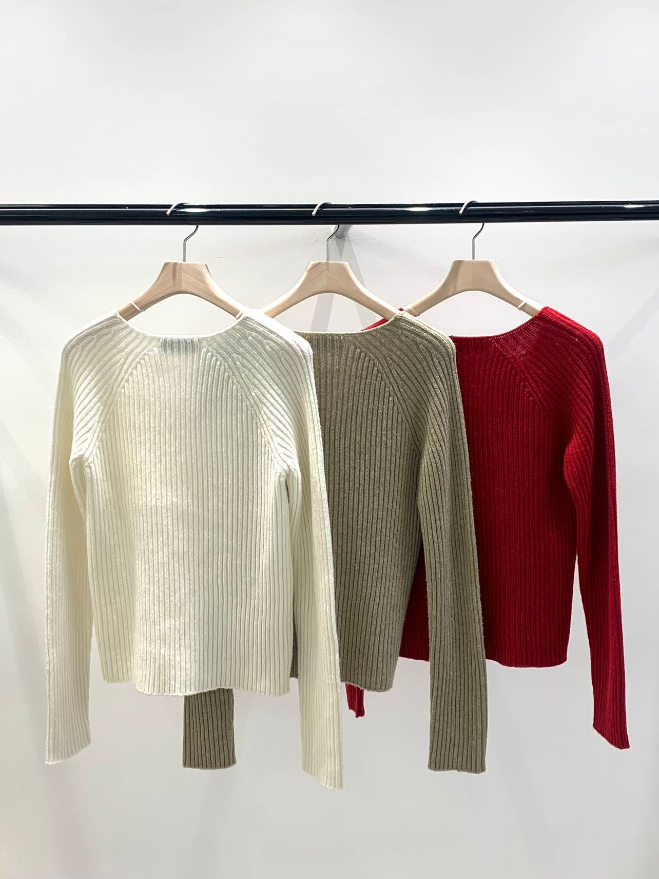 V-neck Long Sleeved Ribbed Knit Sweater *3 Colors